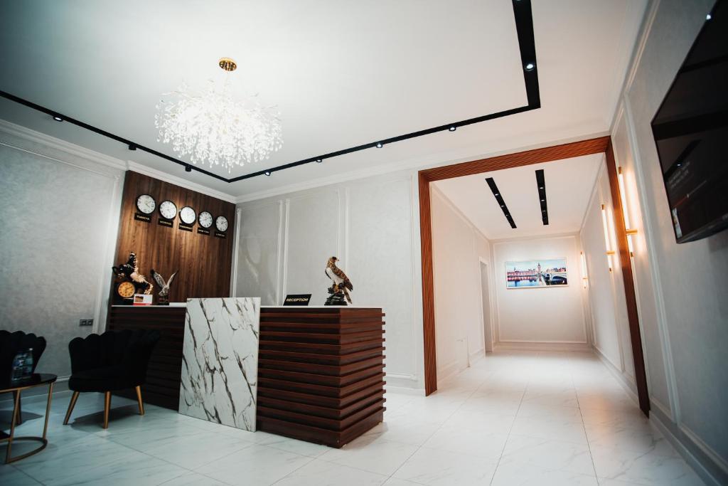 a lobby with a reception desk and a door at Bog’ishamol Hotel Urgut in Min-Bulak