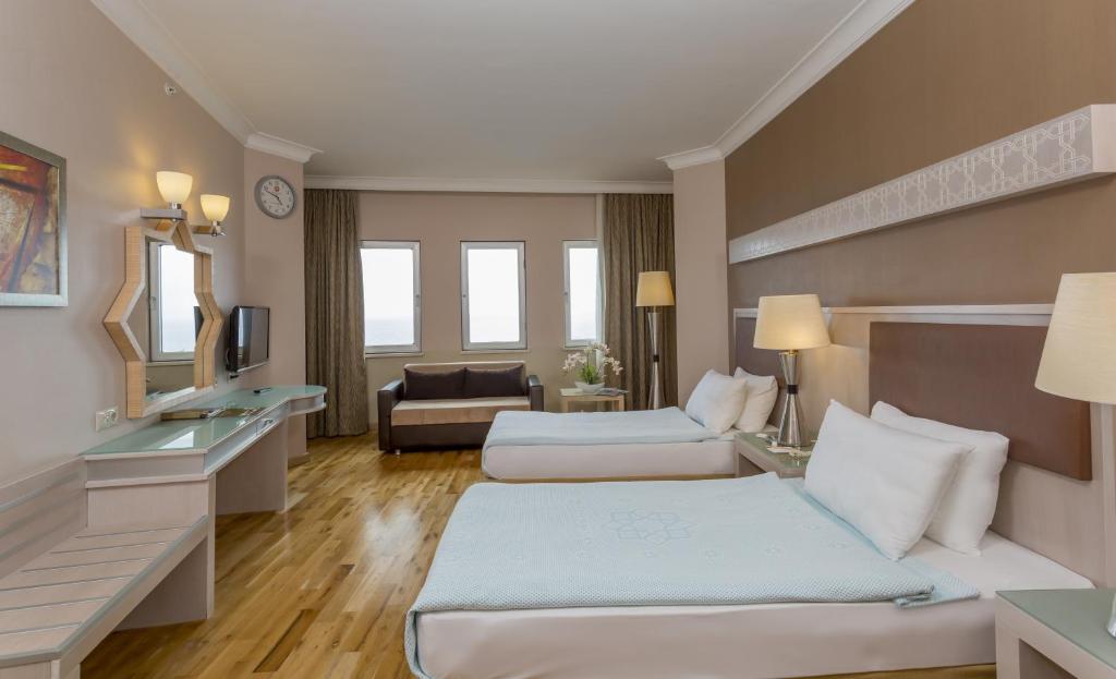 Postel nebo postele na pokoji v ubytování Mukarnas Spa & Resort Hotel