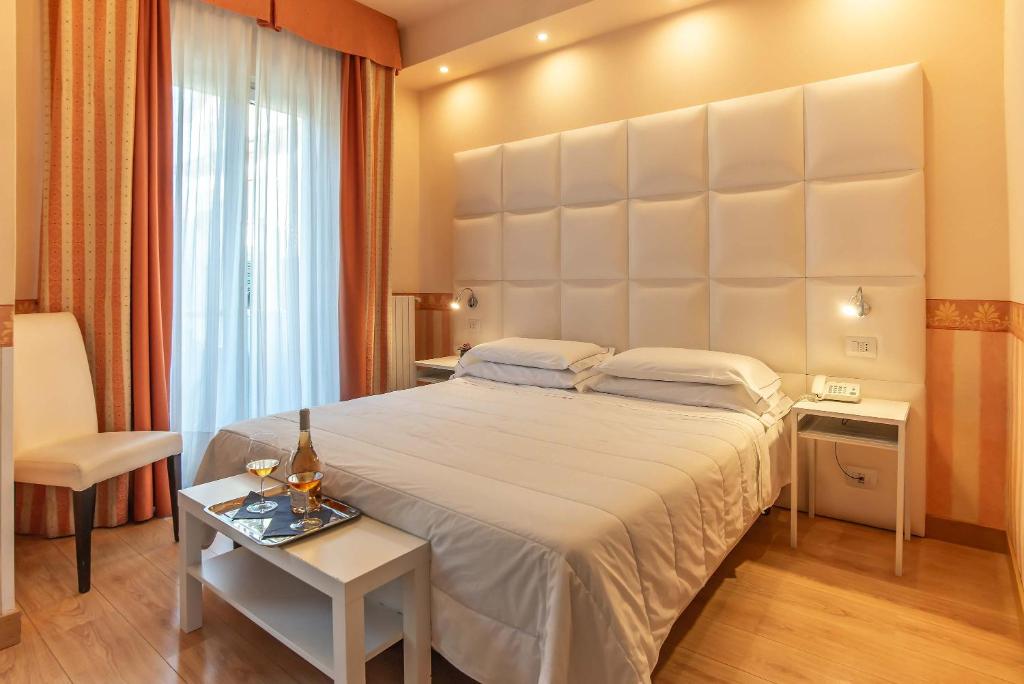 Postel nebo postele na pokoji v ubytování Hotel Jane