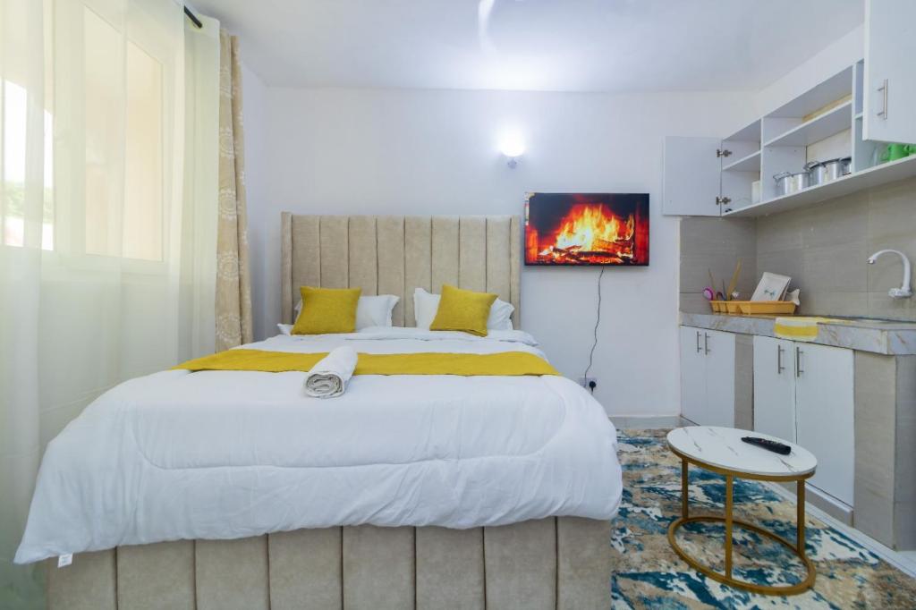 Postel nebo postele na pokoji v ubytování Mombasa Comfy Stay Studio Bamburi