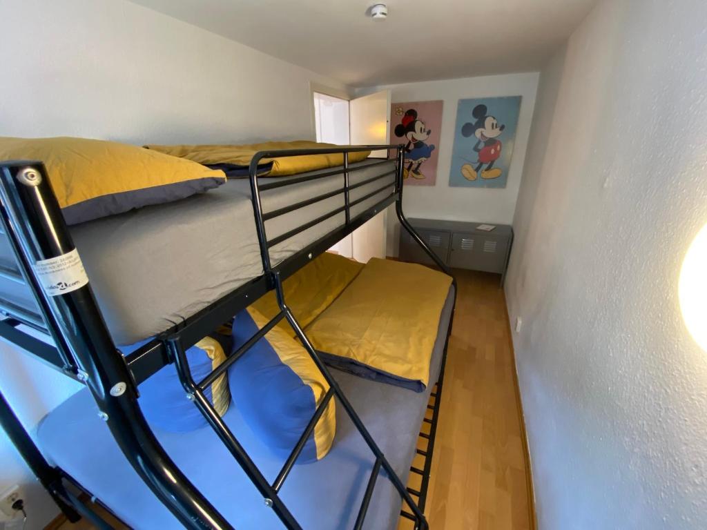 Postel nebo postele na pokoji v ubytování Self-check-in zentrale Fewos in Triberg - Nah am Wasserfall -