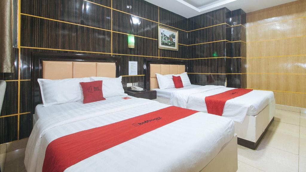 Postel nebo postele na pokoji v ubytování RedDoorz at Winter Hotel Araneta