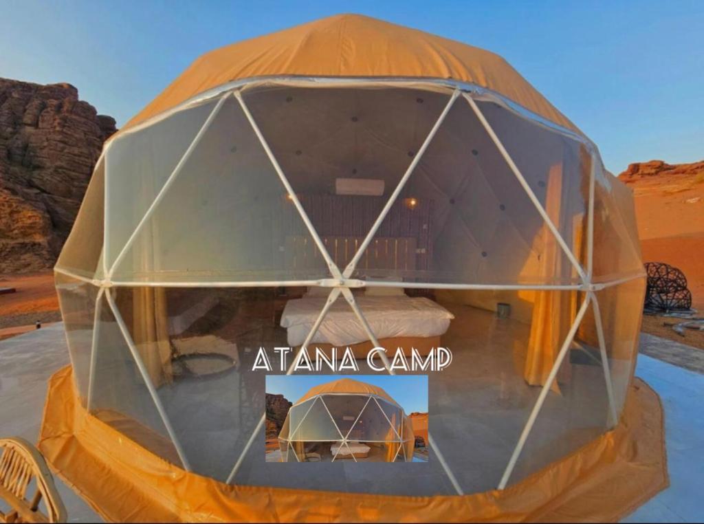 RUM ATANA lUXURY CAMP في وادي رم: منظر داخلي لمعسكر حرباء في الصحراء