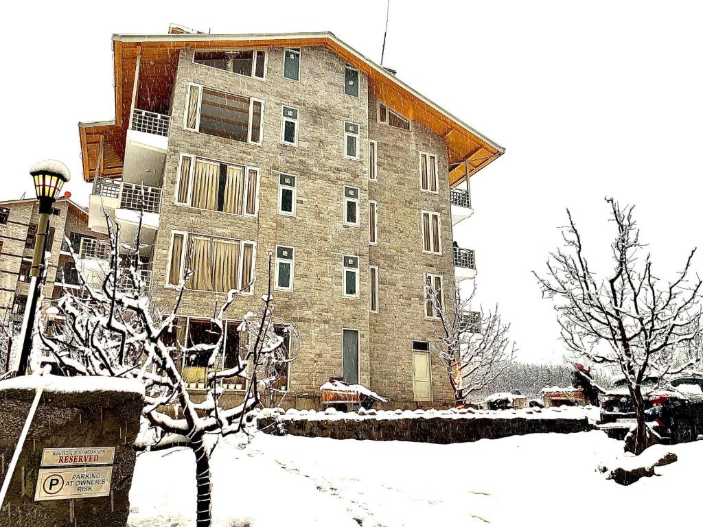 La Aero Resort Home in Snow Mountains v zimě