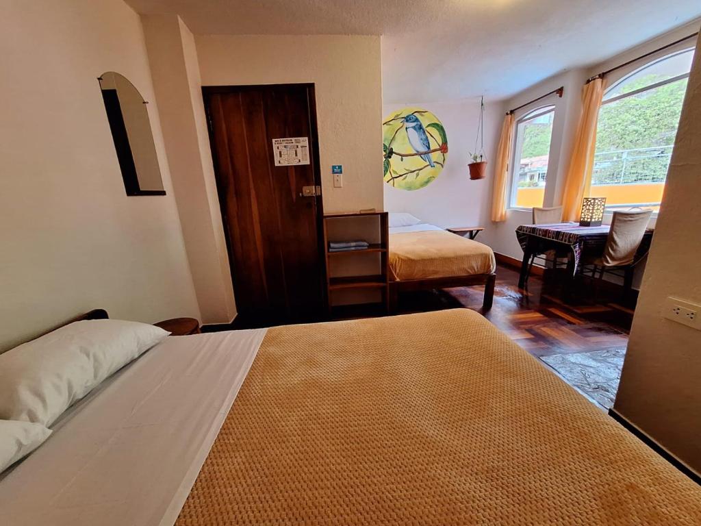 Postel nebo postele na pokoji v ubytování Hostal Chimenea