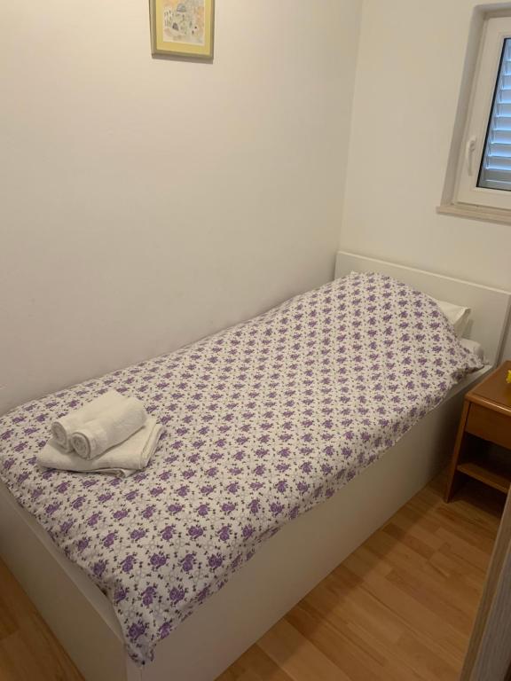 Ένα ή περισσότερα κρεβάτια σε δωμάτιο στο Apartments Orchidea