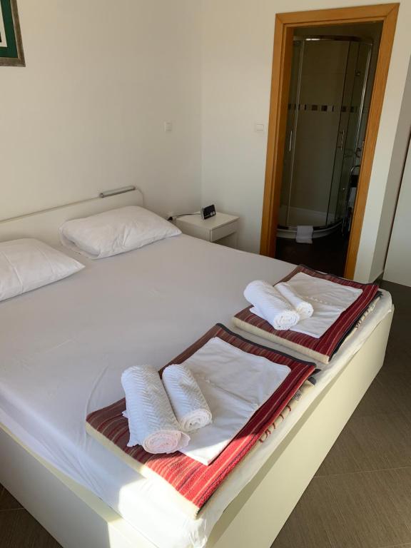 Ένα ή περισσότερα κρεβάτια σε δωμάτιο στο Apartments Orchidea