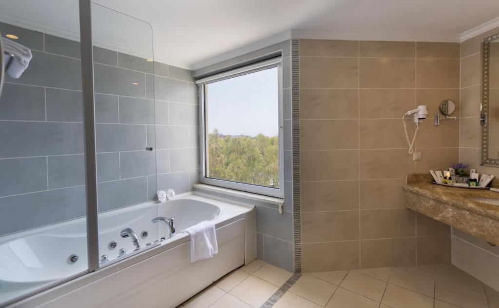 Koupelna v ubytování Mukarnas Spa & Resort Hotel