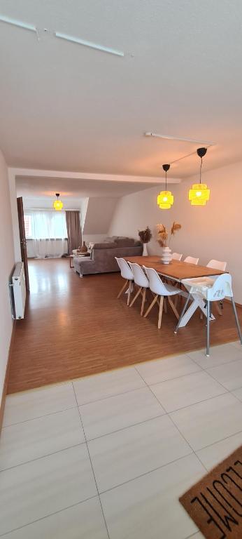 Et opholdsområde på Stilvolle Ferienwohnung free parking, Space, WLAN