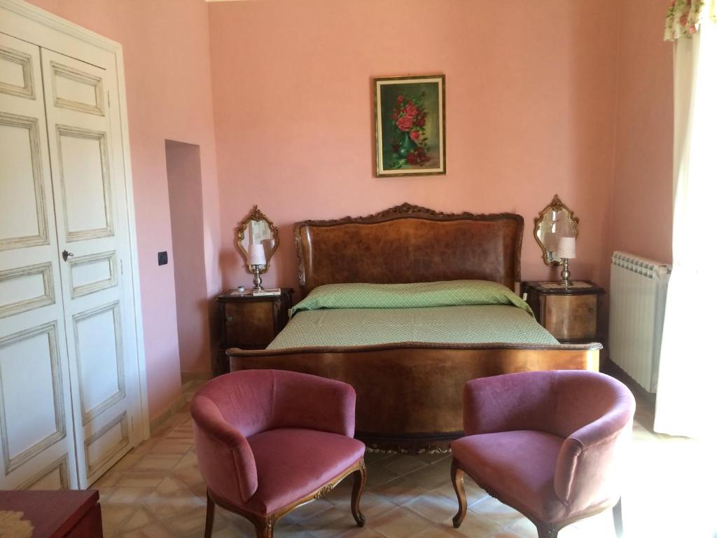 Postel nebo postele na pokoji v ubytování Palazzo Cutrufelli