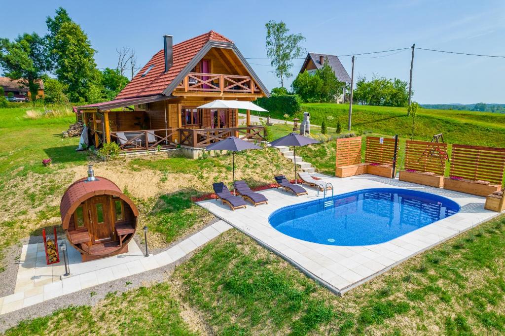 Bazén v ubytovaní Hižica Bubika alebo v jeho blízkosti