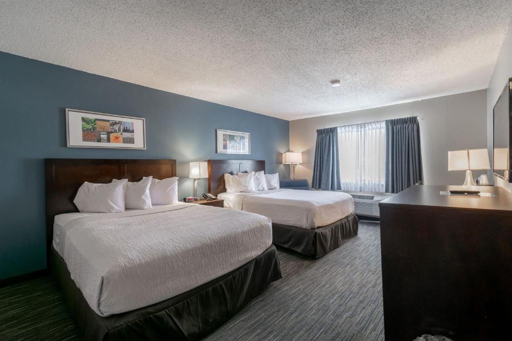 a hotel room with two beds and a window at Wingate by Wyndham Great Falls in Great Falls