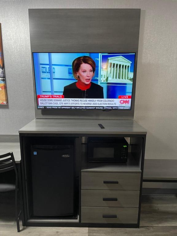 TV a/nebo společenská místnost v ubytování The Wayne Inn