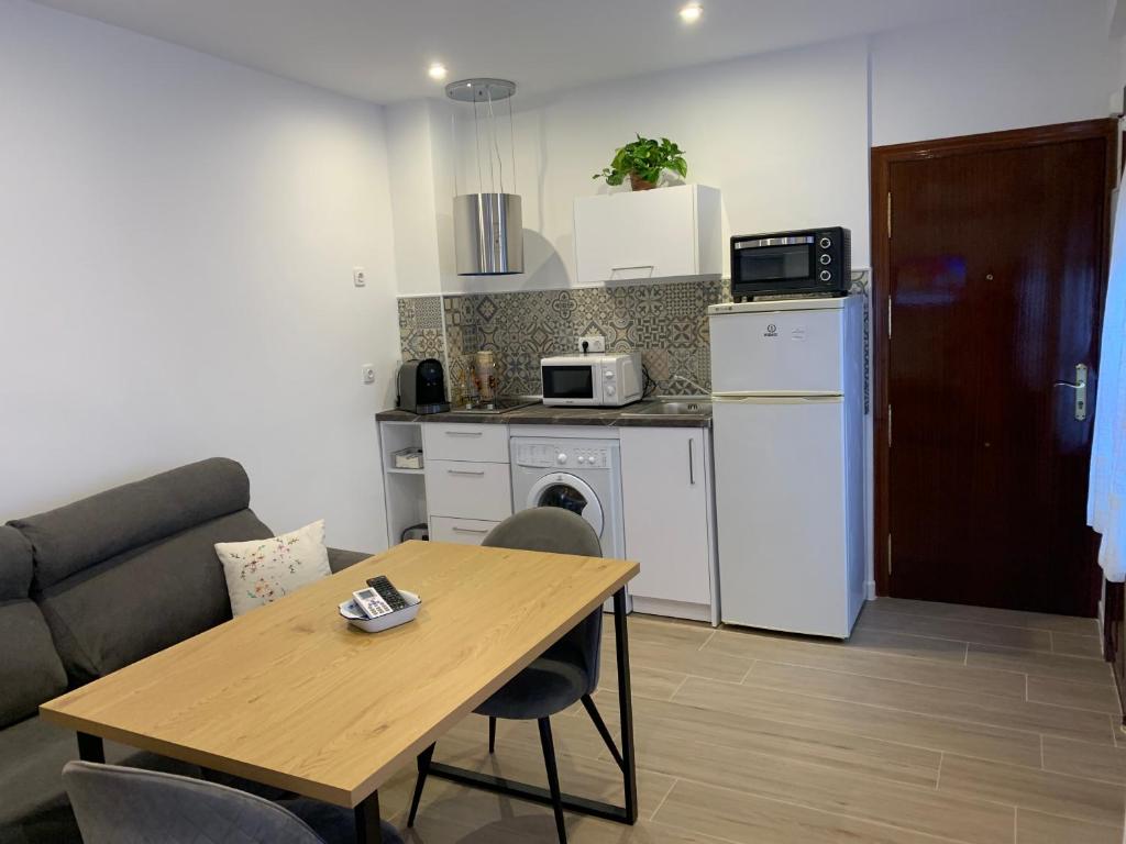A kitchen or kitchenette at Apartamento Plaza De La Corredera