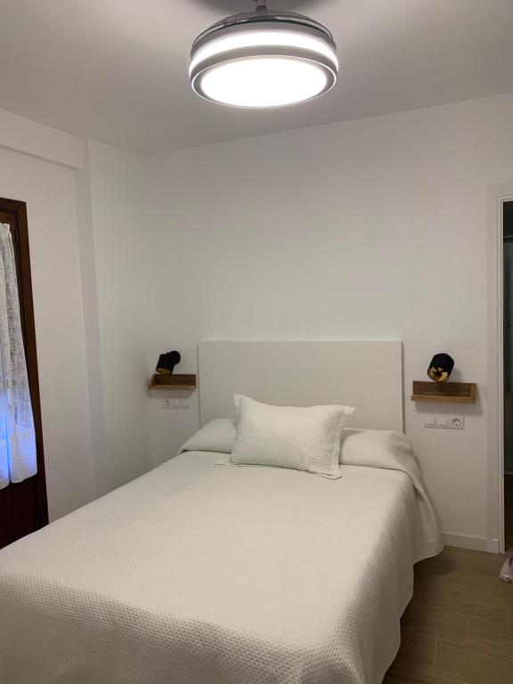 A bed or beds in a room at Apartamento Plaza De La Corredera