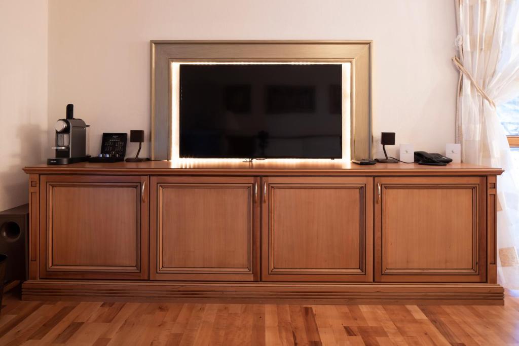TV a/nebo společenská místnost v ubytování Superior Hotel Post Ischgl