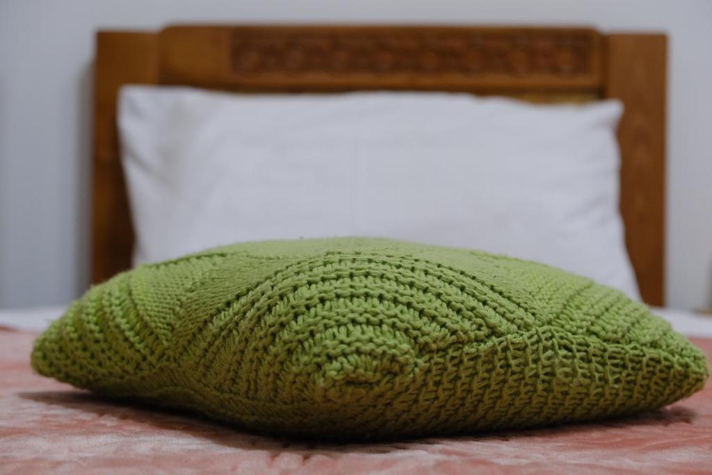 Postel nebo postele na pokoji v ubytování As e vogël, As e madhe