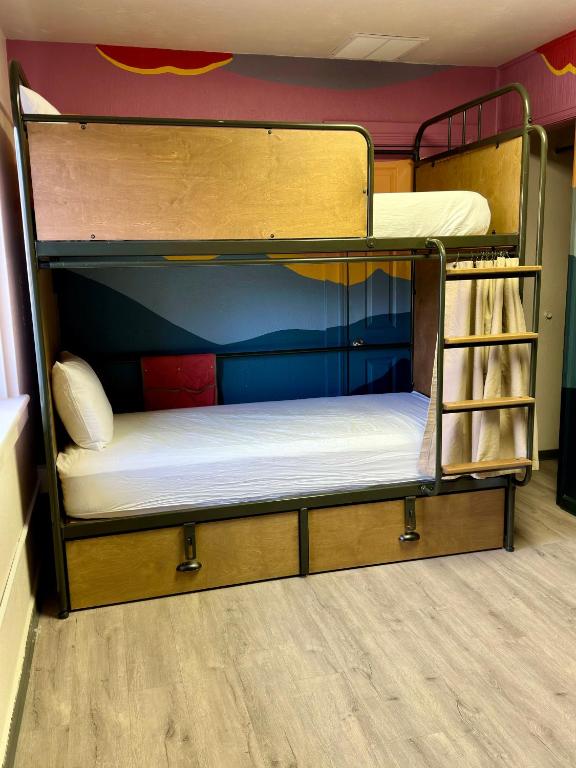Postel nebo postele na pokoji v ubytování RAD Hostel