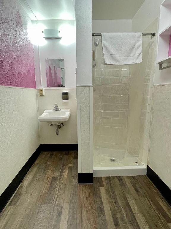 Koupelna v ubytování RAD Hostel