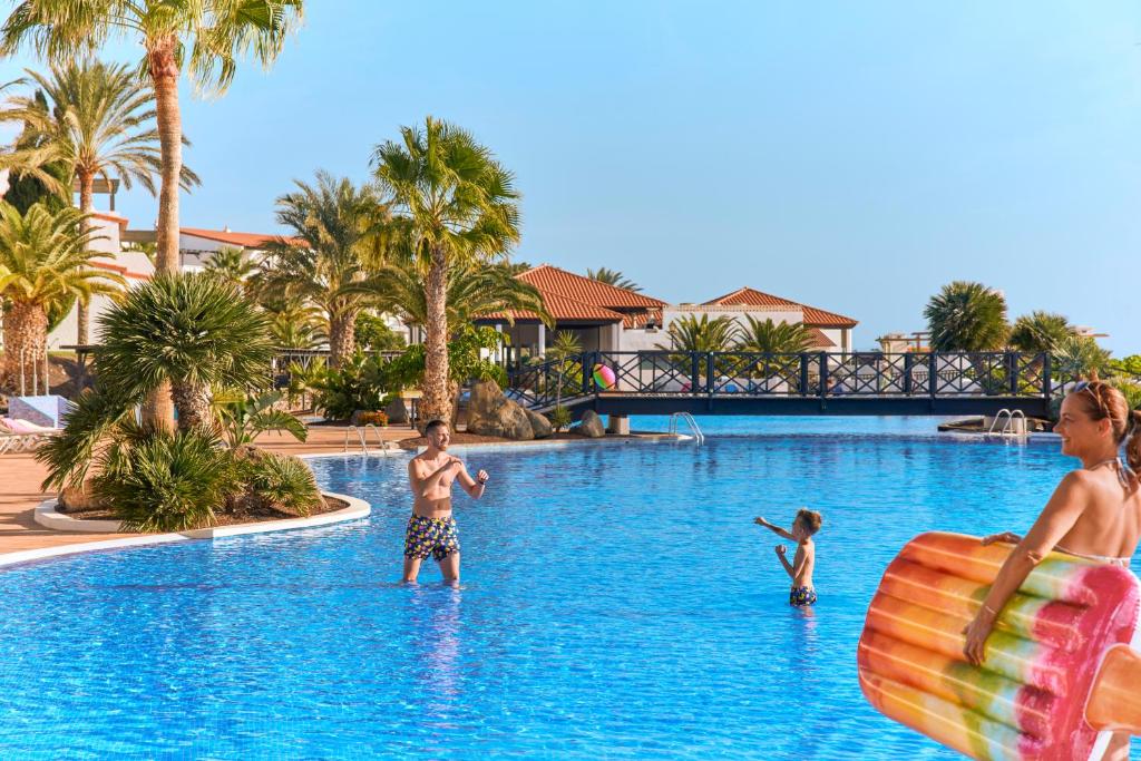 Bazén v ubytování TUI MAGIC LIFE Fuerteventura - All Inclusive nebo v jeho okolí