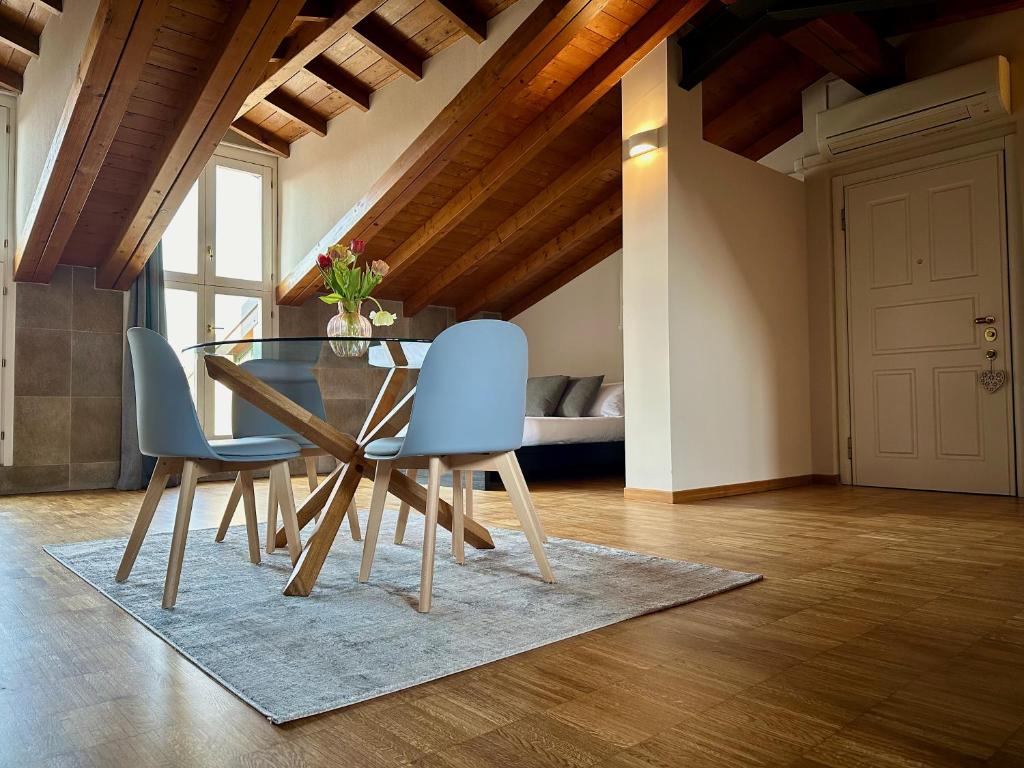 Posedenie v ubytovaní Magic Place Bergamo! Relax Apartment with terrace in the heart of the city
