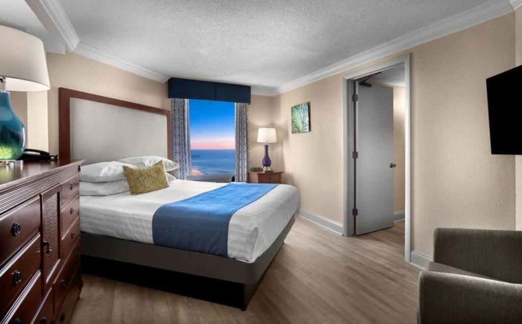 Sea Crest Oceanfront Resort - 