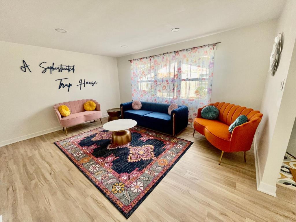 a living room with two couches and a rug at Luv Happii House in Country Club Hills
