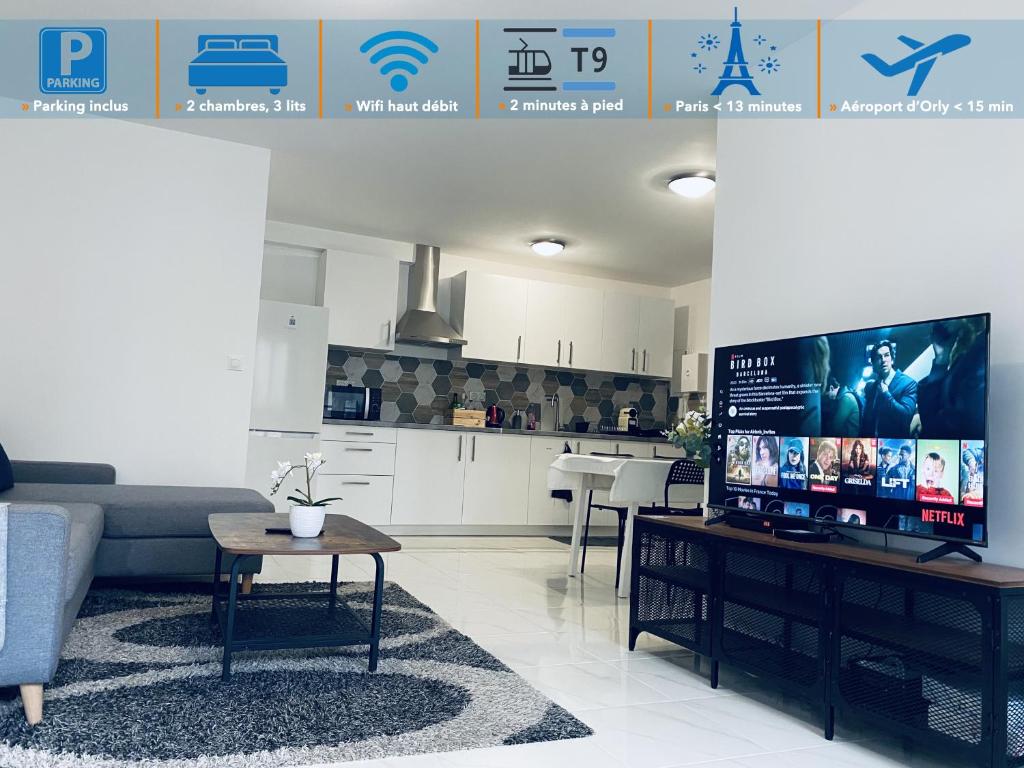 een woonkamer met een bank en een tafel met een tv bij Appartement parisien 56 m2 neuf, moderne avec 2 chambres, 4 lits, parking gratuit, 15min de Paris et 13 min aéroport Orly in Vitry-sur-Seine