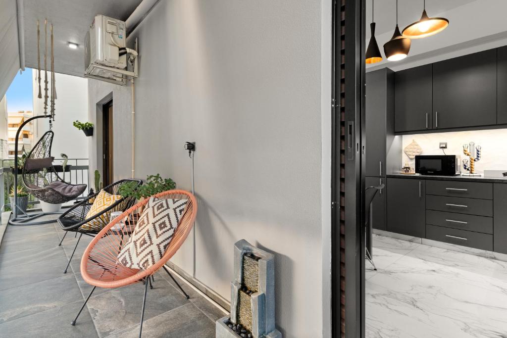 Kuchnia lub aneks kuchenny w obiekcie Luxury apartment in Glyfada(near metro station)C82