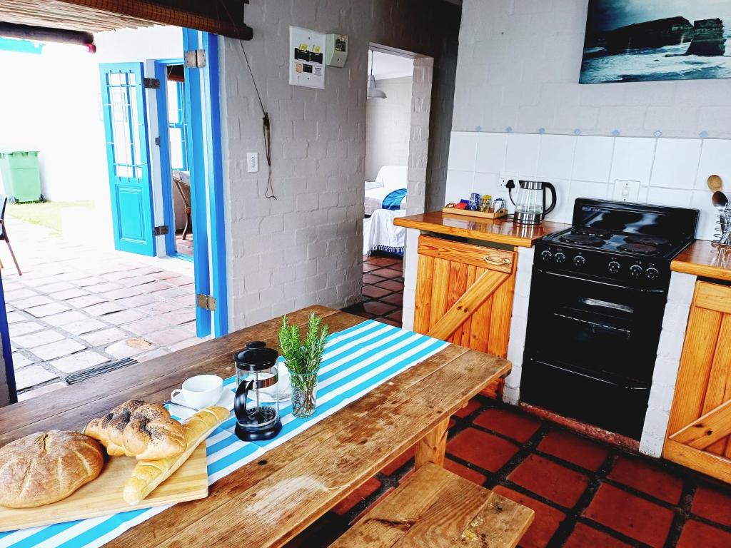 Dapur atau dapur kecil di Long Beach Cabanas