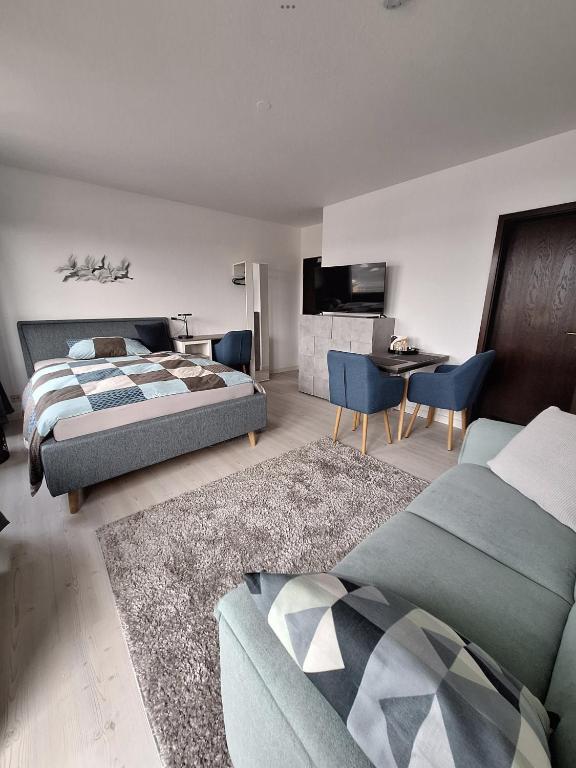 tinyflat33 Apartment in Koblenz mit Internet Balkon Stellplatz Magenta TV