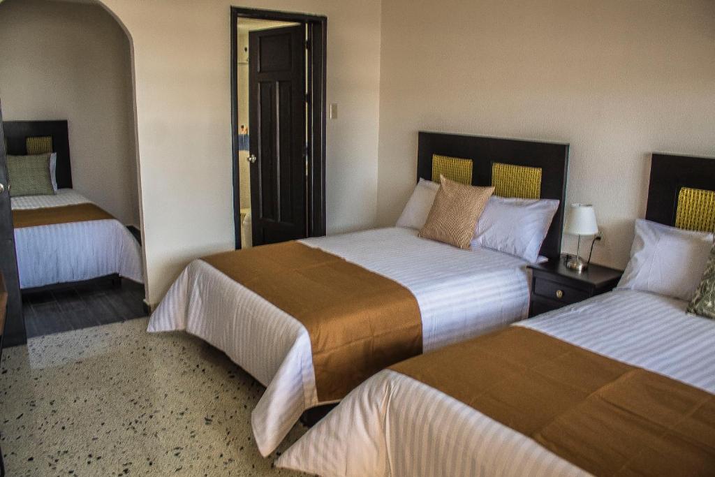Postel nebo postele na pokoji v ubytování Múcara hotel