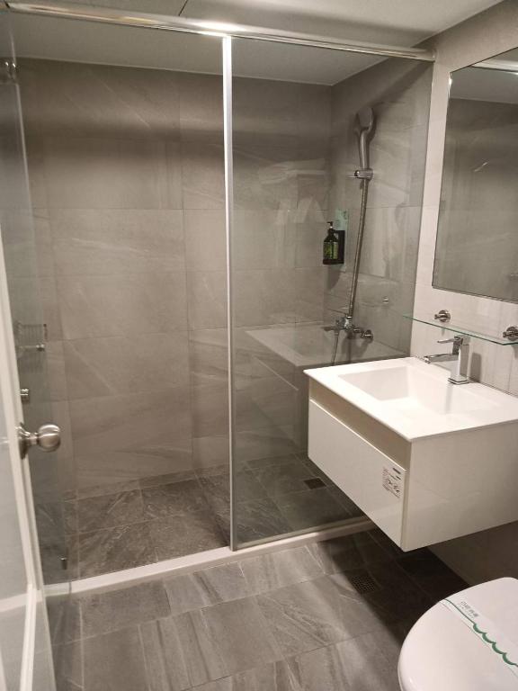 Koupelna v ubytování Mu Chen Hotel