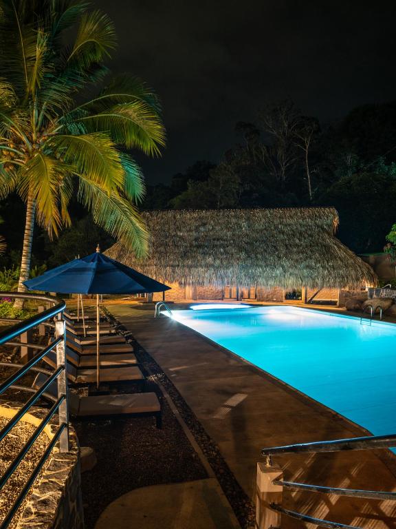 Bazén v ubytování Jungla EcoLuxury Resort nebo v jeho okolí
