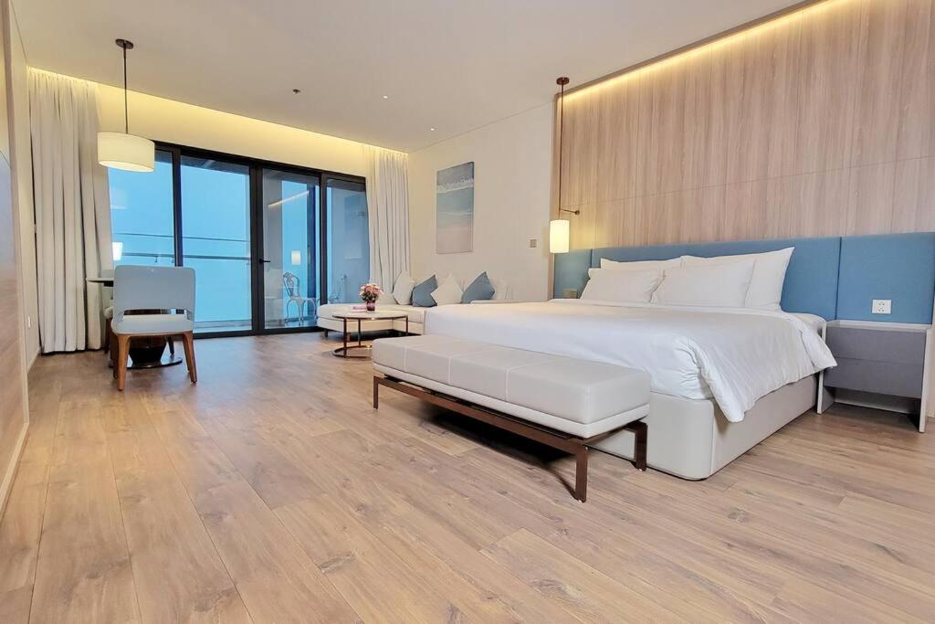 Llit o llits en una habitació de A La Carte - Modern Residence