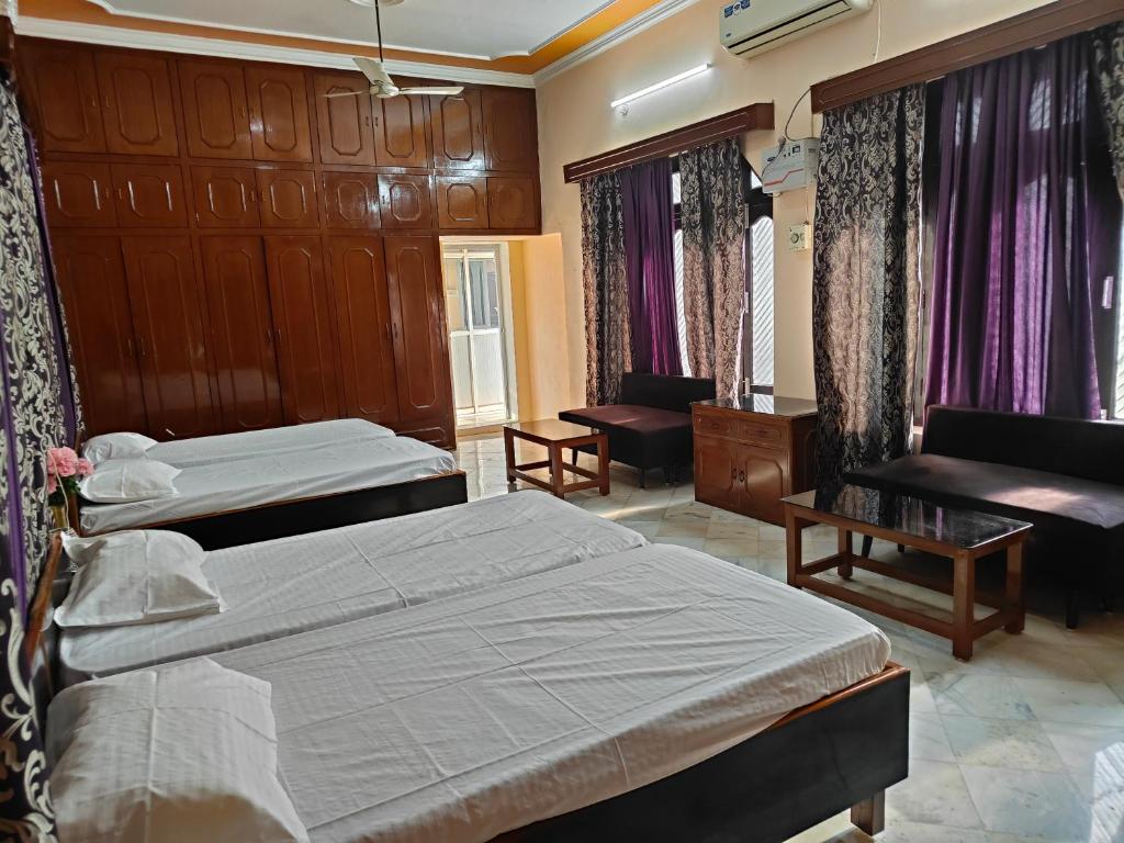 Postel nebo postele na pokoji v ubytování Shantiniketan 2 BHK Homestay in Ayodhya