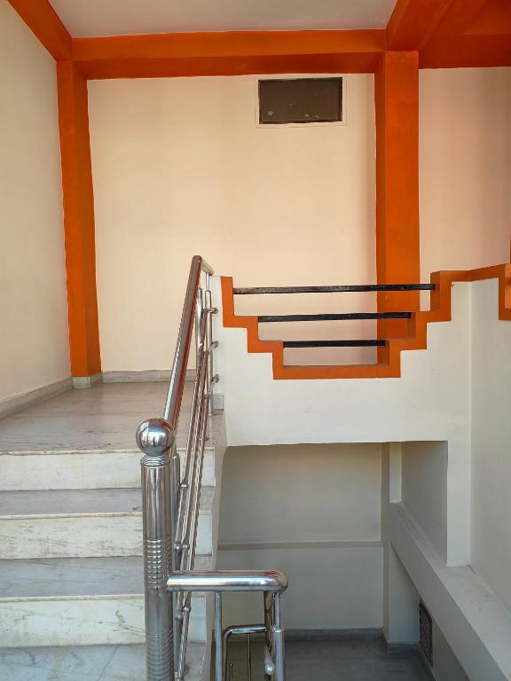 Fotografie z fotogalerie ubytování Shantiniketan 2 BHK Homestay in Ayodhya v destinaci Ayodhya