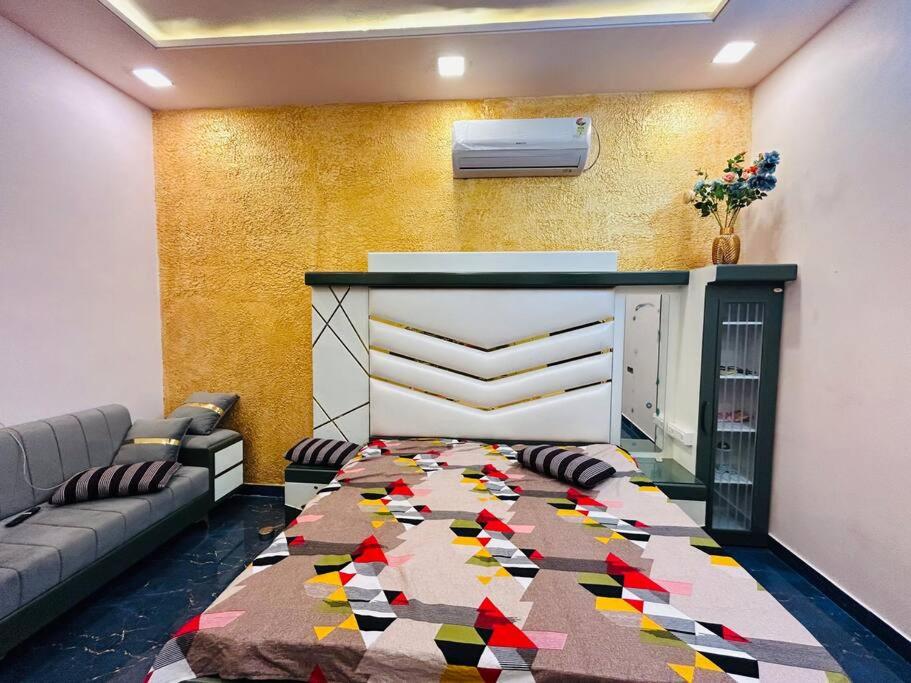 een woonkamer met een bank en een kleurrijk tapijt bij Ajmer villa -3 km from bus stand in Ajmer