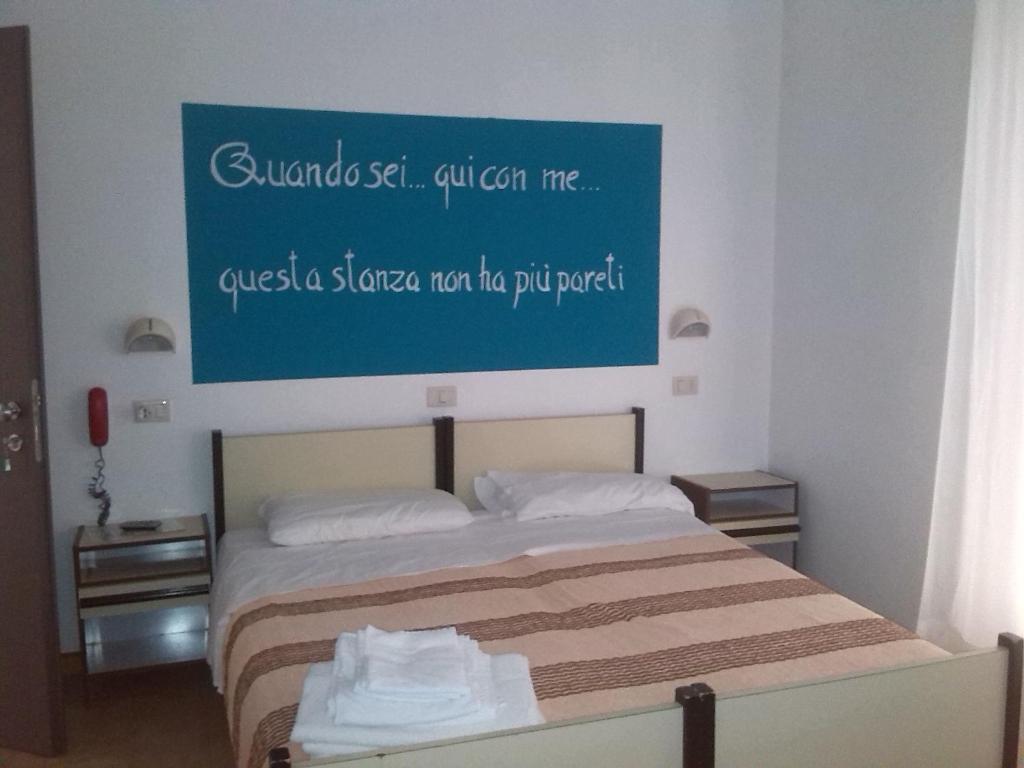 Postel nebo postele na pokoji v ubytování K2 Hotel