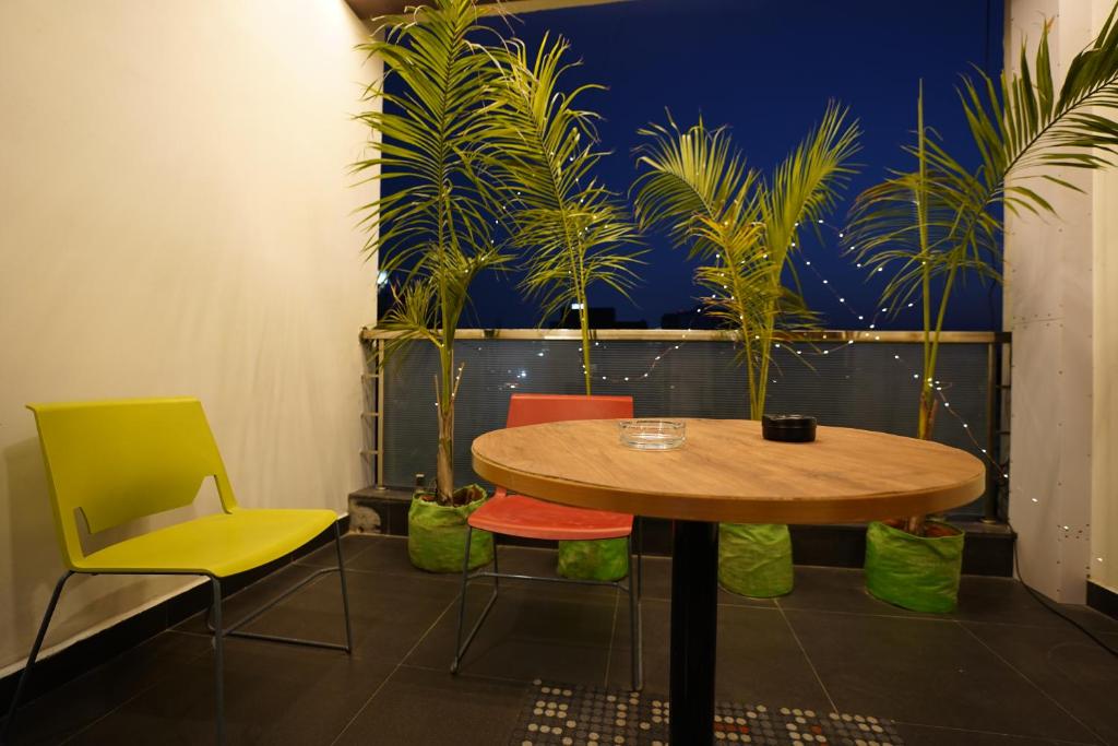 Posezení v ubytování DrizzleDrop Inn Chennai