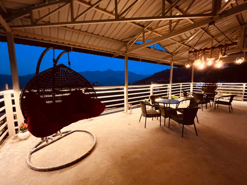 Balkón nebo terasa v ubytování The Four Season Resort - Top Rated & Most Awarded Property in Mussoorie