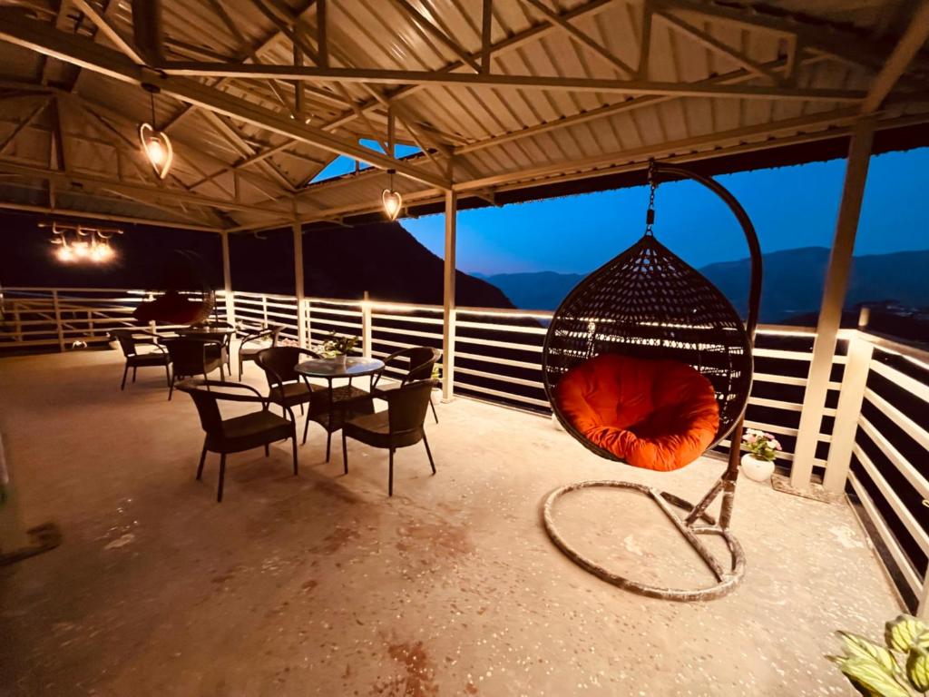 Balkón nebo terasa v ubytování The Four Season Resort - Top Rated & Most Awarded Property in Mussoorie