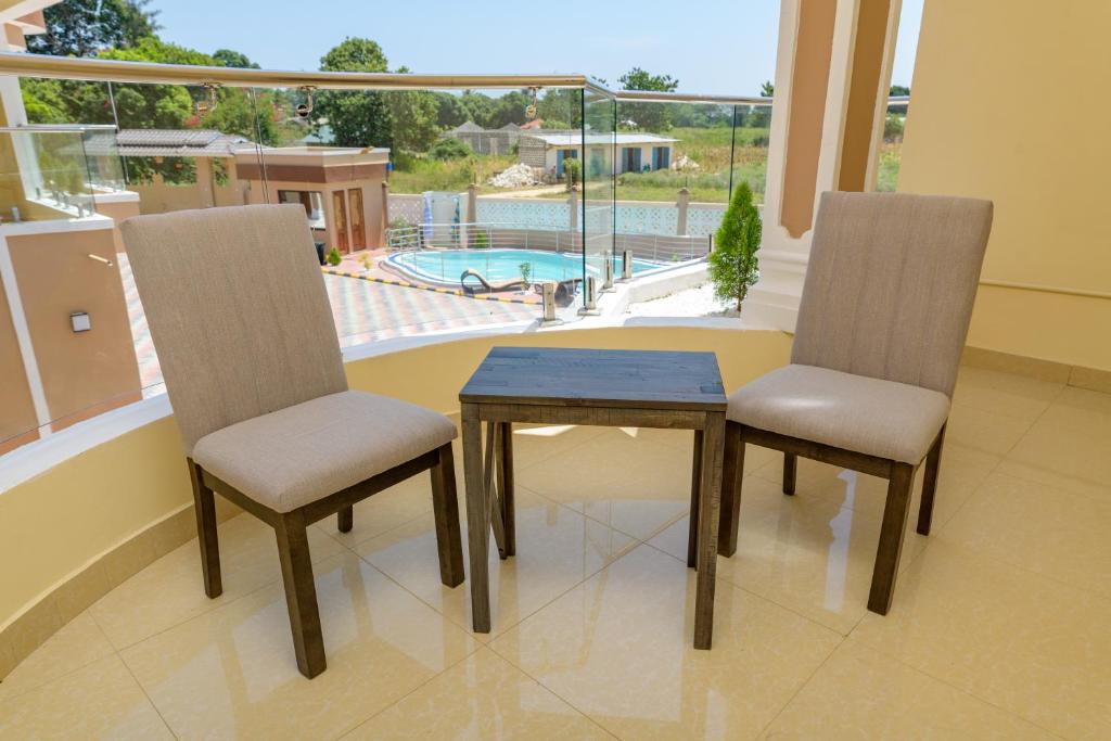 Bazén v ubytování Dubai infinite luxury suites nebo v jeho okolí