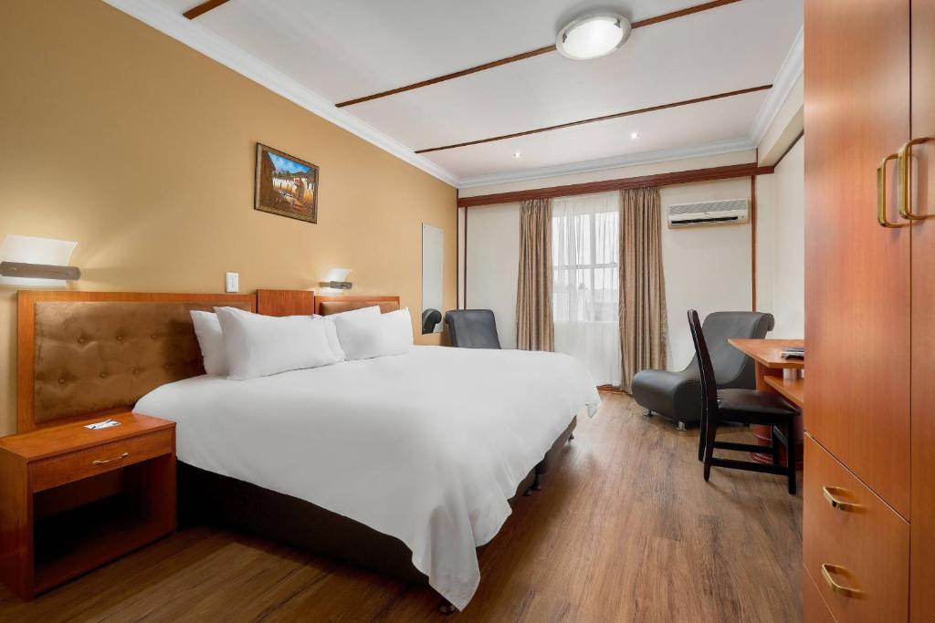Katil atau katil-katil dalam bilik di Protea Hotel by Marriott Klerksdorp