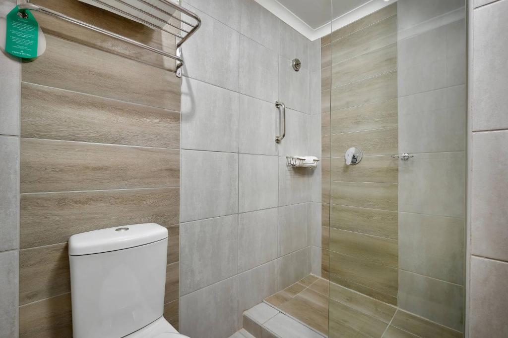 Bilik mandi di Protea Hotel by Marriott Klerksdorp