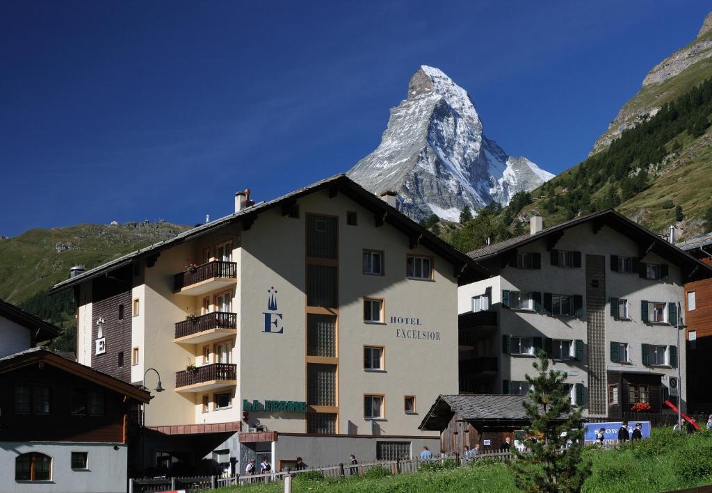 Nespecifikovaný výhled na hory nebo výhled na hory při pohledu z hotelu