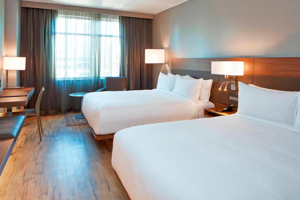 Postel nebo postele na pokoji v ubytování AC Hotel by Marriott Portland Downtown, OR