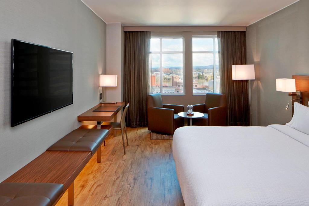 Postel nebo postele na pokoji v ubytování AC Hotel by Marriott Portland Downtown, OR