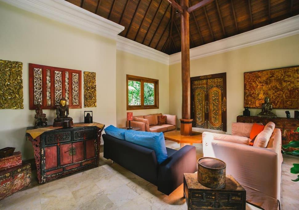 Posezení v ubytování Jungle Villa! Breath-taking views & near Ubud!