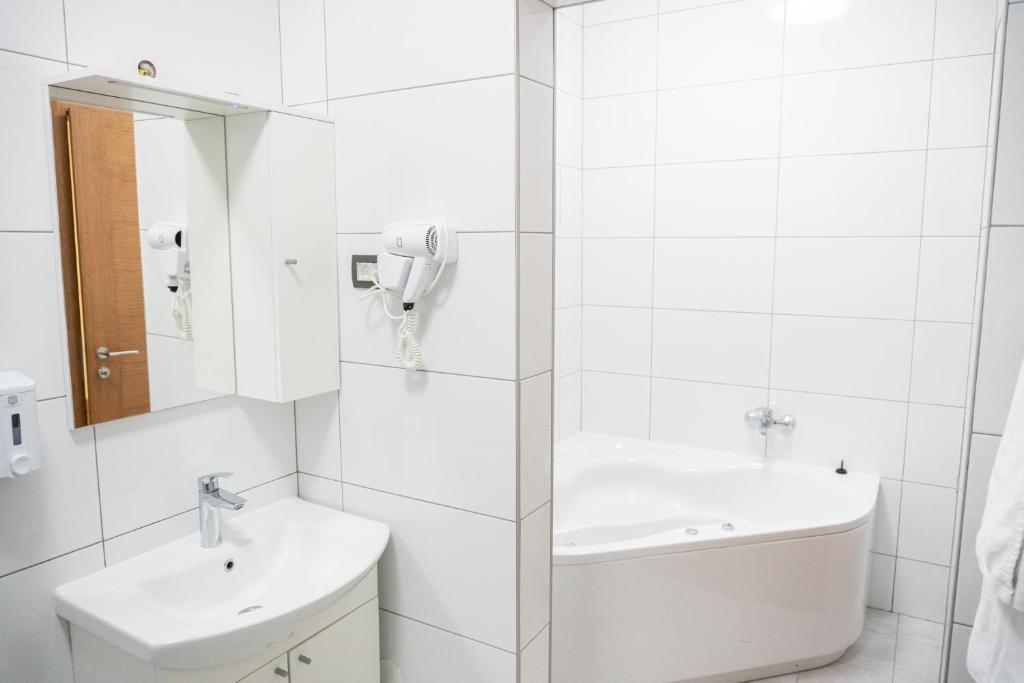 Koupelna v ubytování Hotel Europa